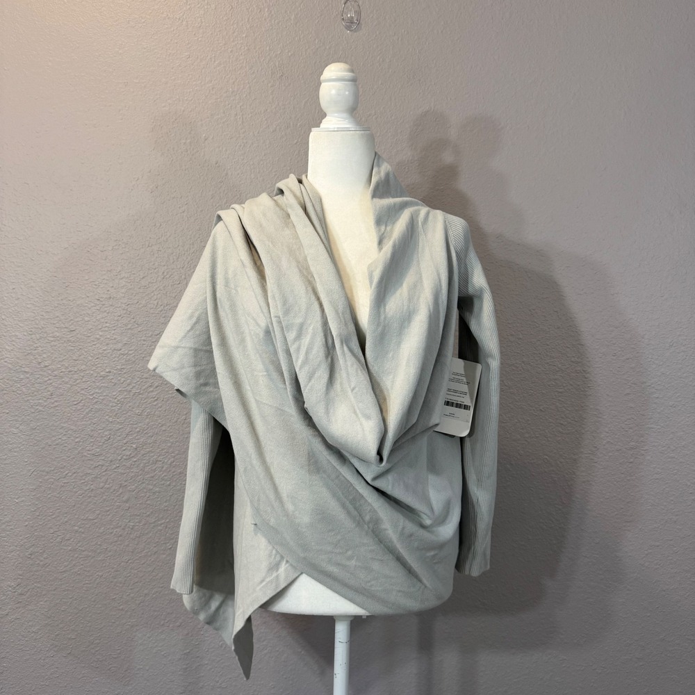 NWT Fabletics Women's Size S Gray Savanna Asymmetrical Boxy Ribbed Wrap Shrug